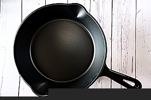 Pfanne aus Gusseisen