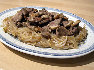 Ente mit Mungbohnenkeimen