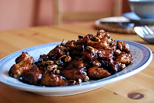 H&uuml;hnchenfiletw&uuml;rfel mit s&uuml;&szlig;er Sauce