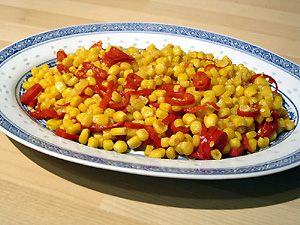 Mais mit frischen Chilischoten