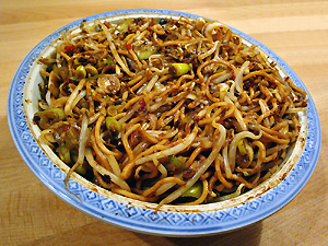 Nudeln in spezieller Sauce