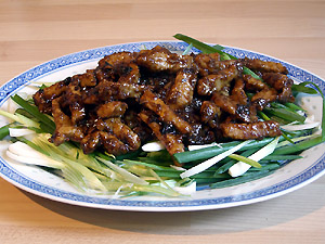 Schweinefleisch mit s&uuml;&szlig;er Bohnensauce