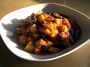 Ragout mit Kartoffeln und Tomaten