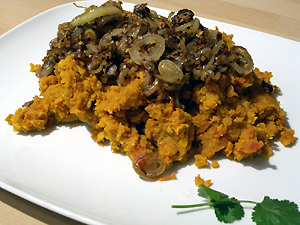 Rote Linsen mit gebratenen Zwiebeln