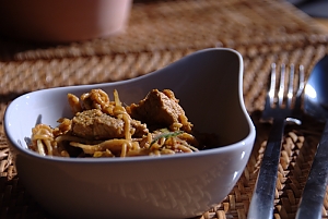 Eiernudeln mit Schweinefleisch