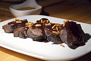 Wildschwein in hei&szlig;er Sauce