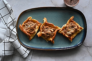 Teigtaschen mit Hackfleisch und Tomaten